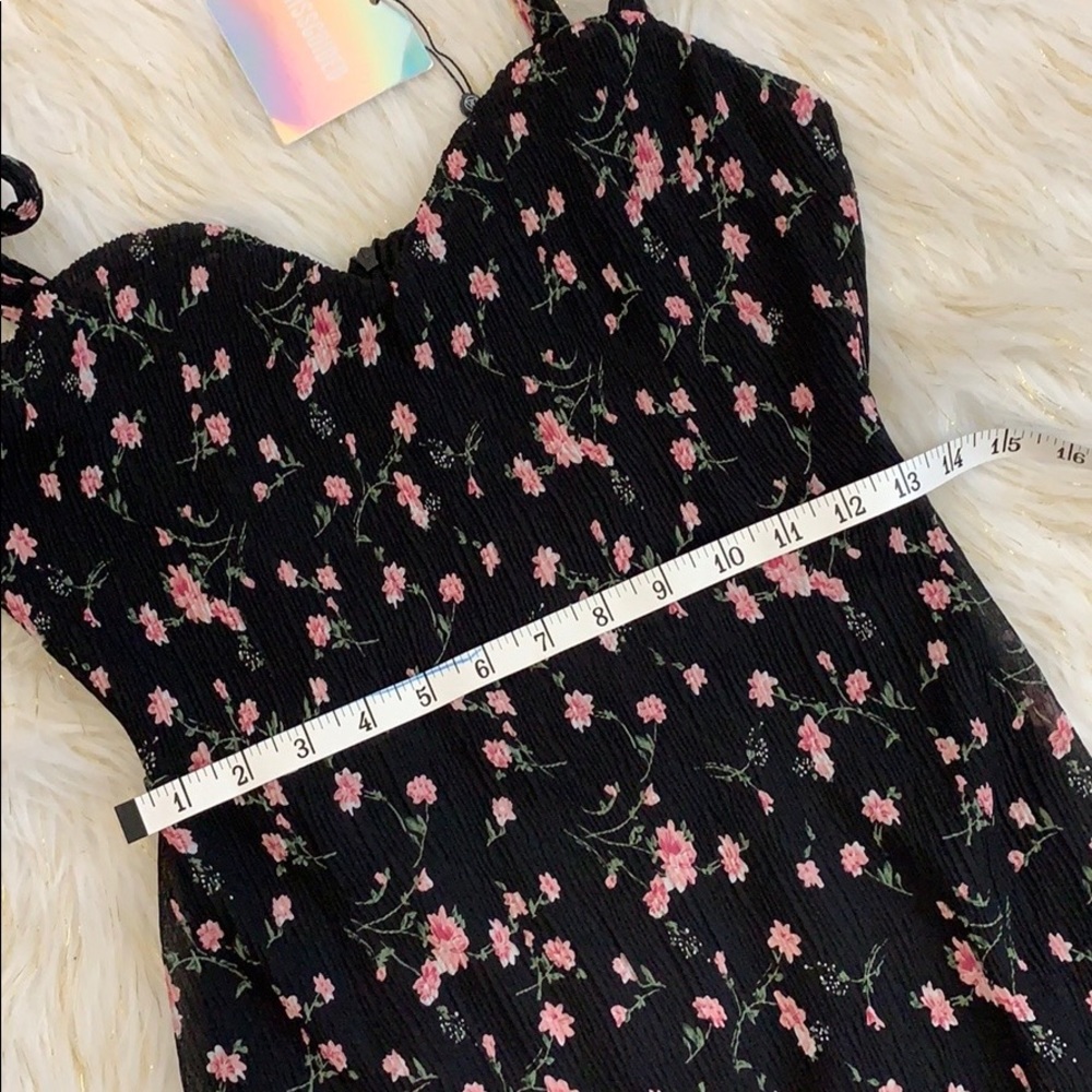 Missguided Floral plisse tie shoulder Dress - Picture 6 of 8